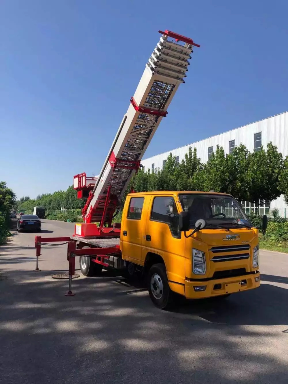 游仙附近的云梯车出租服务：轻松解决高空作业需求