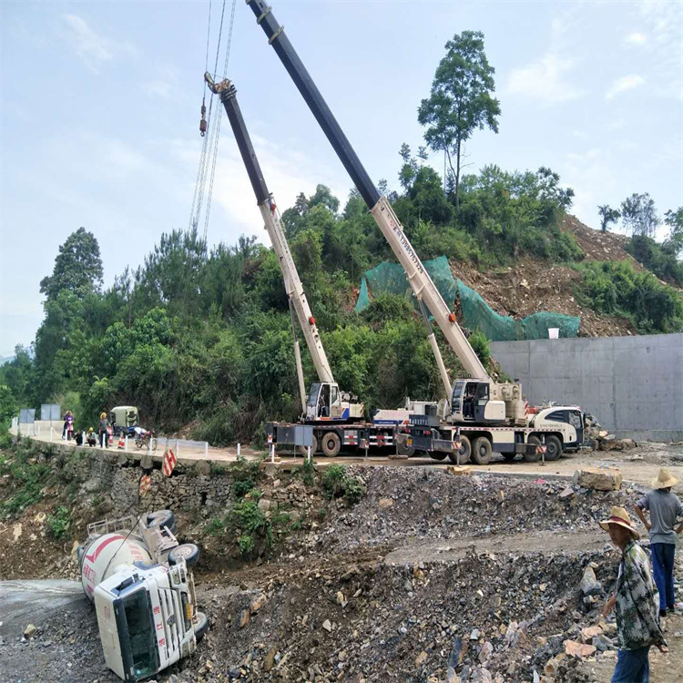 游仙汽车掉沟里叫吊车救援要多少钱